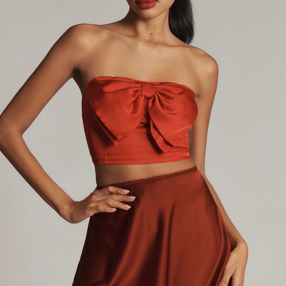 Strapless bow top